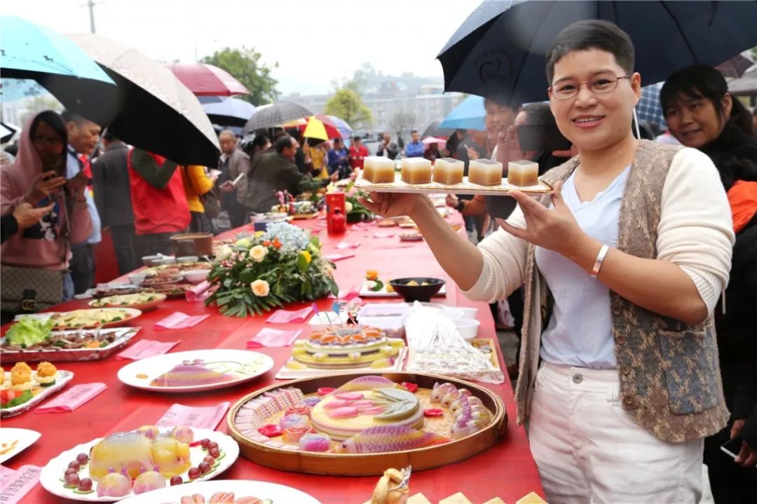 桂林甲天下广场美食节图片