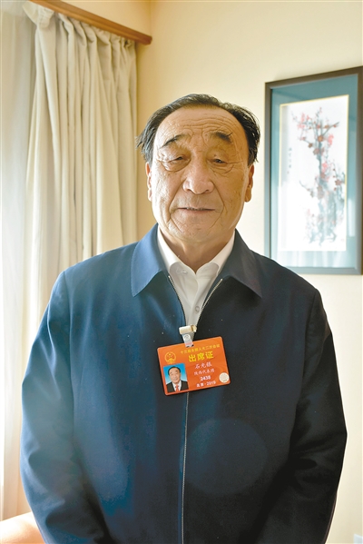 看治沙英雄石光银如何书写绿色传奇