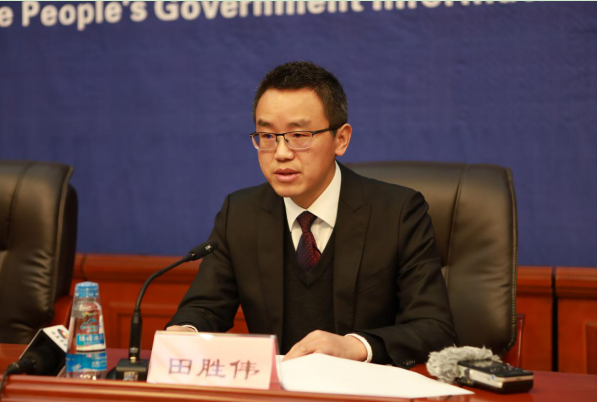 自治区纪委监委新闻发言人,宣传部部长郑勇回答记者提问图为:记者现场