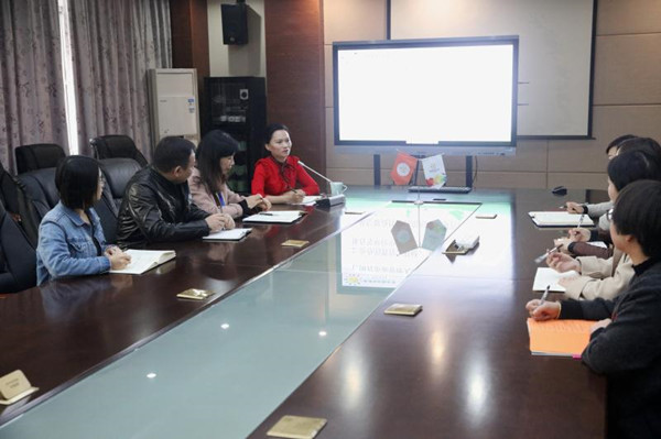 杭州市长阳小学校长刘志华将测试题链接"扔"进了老师们的微信群,没