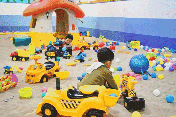 儿童特征设计的,将小朋友置身于一个惊险刺激又安全放心的游乐环境