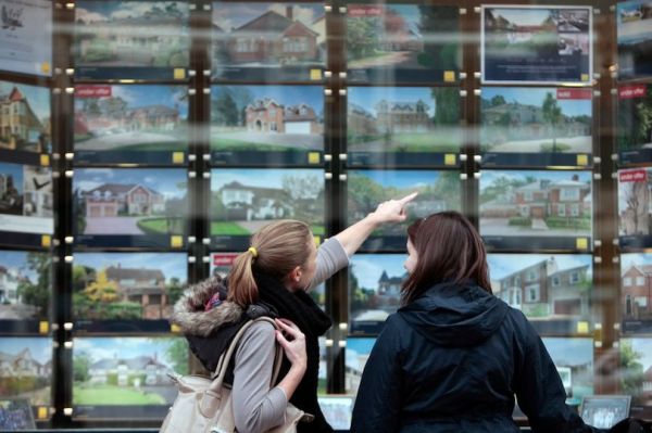  个人信用记录的好坏直接影响人们能否顺利购买或者租住房屋（英国《镜报》网站