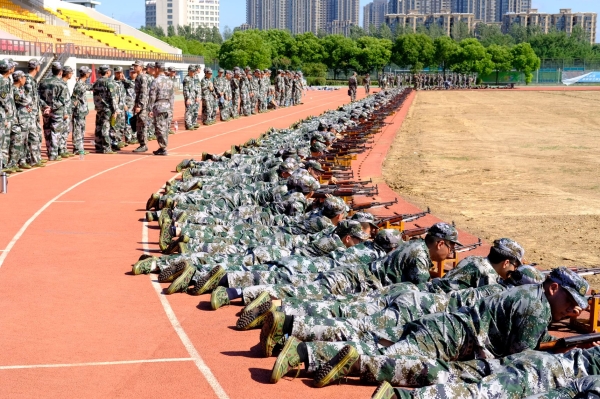 东南大学2018级学生军训团圆满完成实弹射击