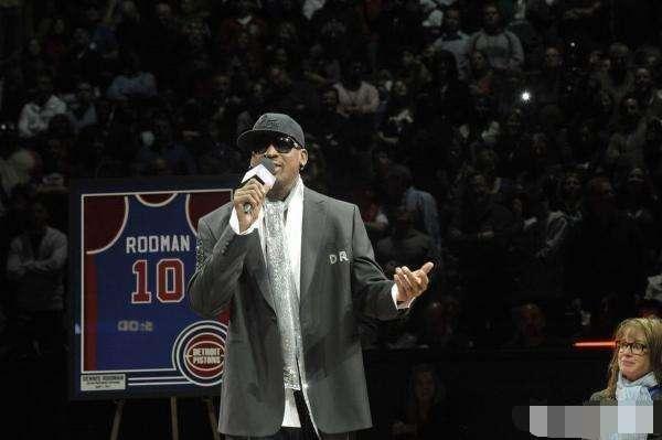 罗德曼的球衣为什么没有被公牛队退役?