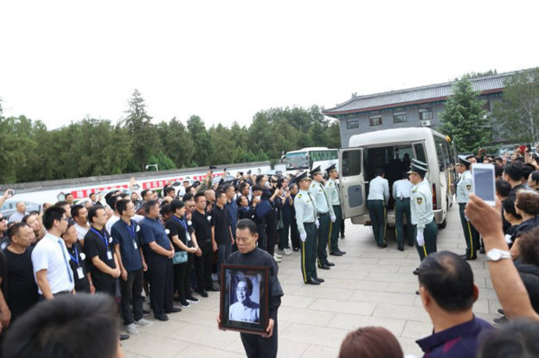 单田芳遗体告别仪式今日举行待来生下回分解