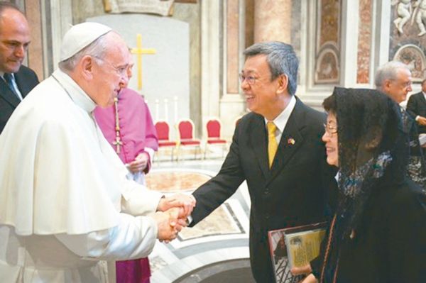 陈建仁与教皇在梵蒂冈会面（图片源自台媒）