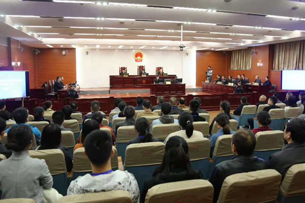 图为宣判现场(来源：广西法院网)