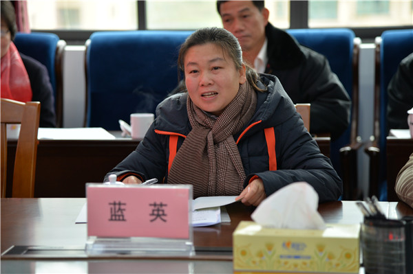 南宁市中院张培健院长到马山县与人大代表政协委员面对