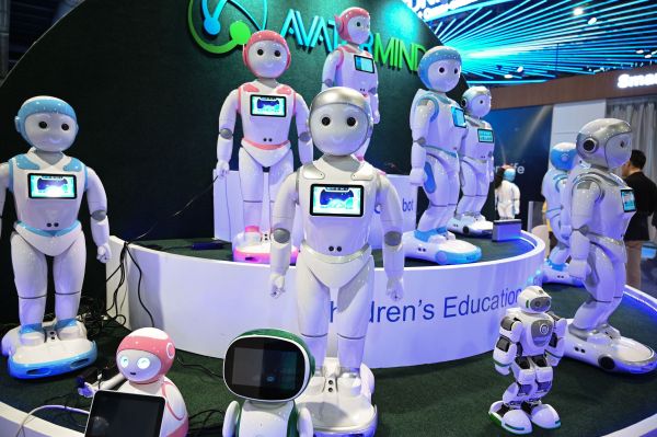  资料图片：2019年1月8日，在美国拉斯维加斯消费电子展上，用于儿童教育的AI机器人。（法新社）