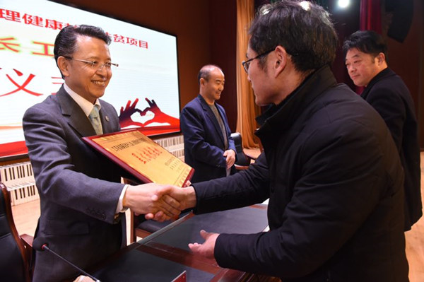 县委副书记,省委驻滨海帮扶工作队队长李建方,县政府副县长程熙和北