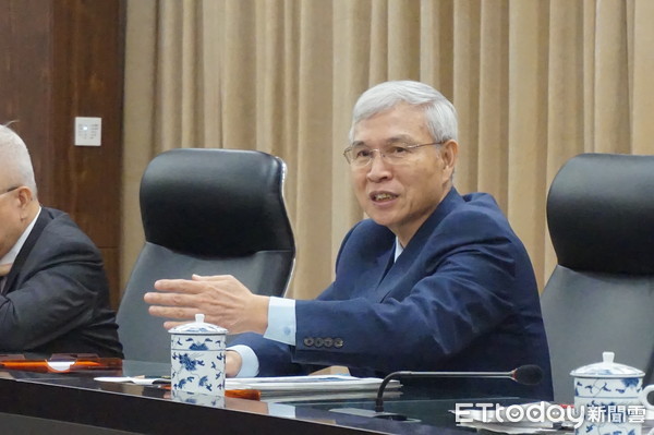 台湾央行总裁杨金龙:2019台湾经济成长趋缓