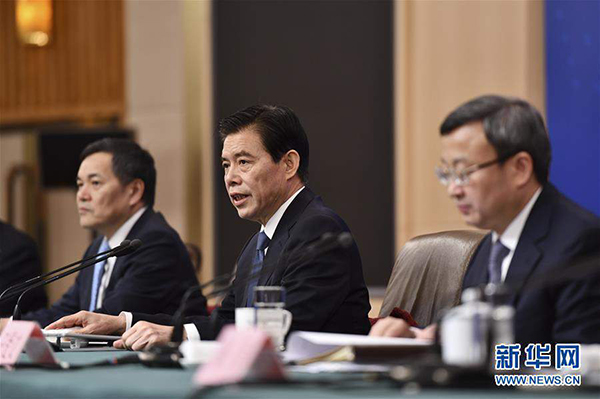 　　3月9日，商务部部长钟山、副部长兼国际贸易谈判副代表王受文、副部长钱克明就&ldquo;促进形成强大国内市场 推动全方位对外开放&rdquo;相关问题回答中外记者的提问。