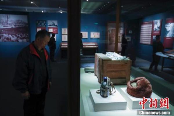 “行远同梦——华侨华人与新中国特展”吸引观众|特展|中国国家博物馆_新浪新闻