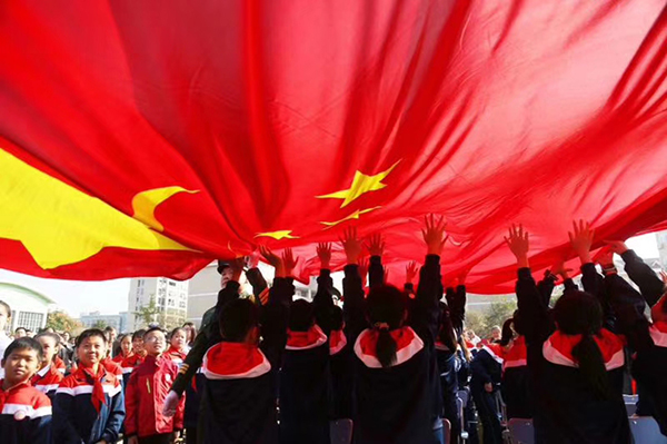 活动主办方邀请了以国家三军仪仗队,天安门广场国旗护卫队原礼兵代表