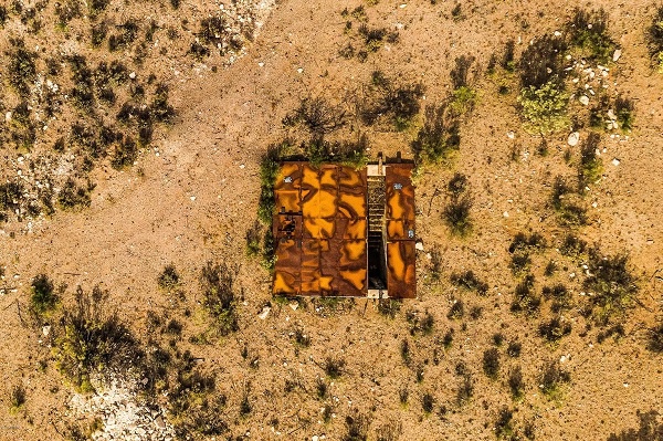 基地位于亚利桑那州一片开阔的沙地间。（图源：脸书）