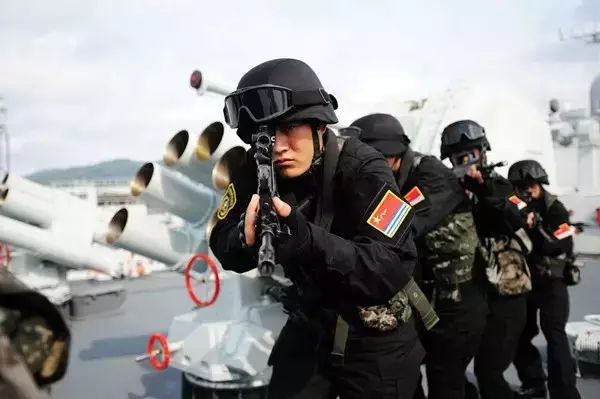 撒花海军上尉的浪漫求婚甜到我了