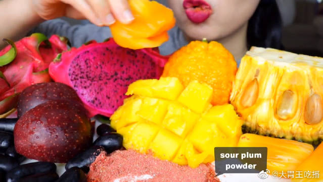 荔枝姐今天吃水果!有芒果,火龙果,葡萄和菠萝蜜等等