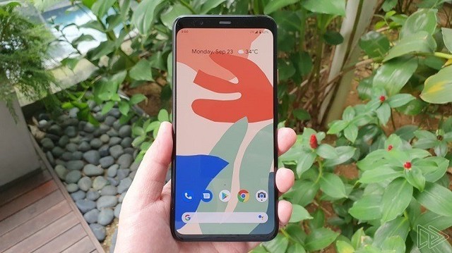 谷歌Pixel 4 XL真机再曝 浴霸三摄+屏下指纹识别