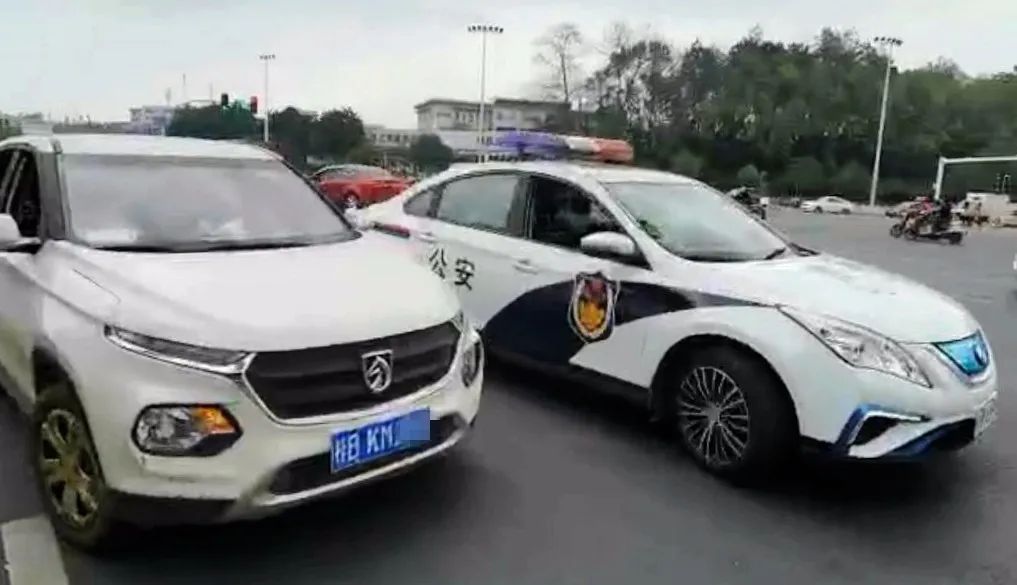 8分钟10公里 柳州交警紧急护送重病老人