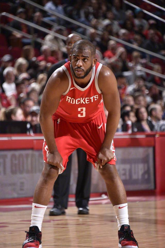 上阵父子兵!保罗晒今日与儿子cp4入场照:家庭事业