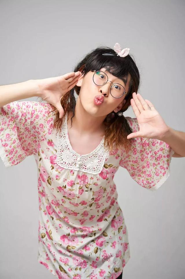 cos东北中年女性撕坏母亲的貂探秘大连老湿王博文的网红路