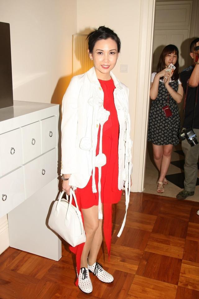 邱淑贞现身郭富城演唱会,皮肤紧致身材完美,51岁还不老?