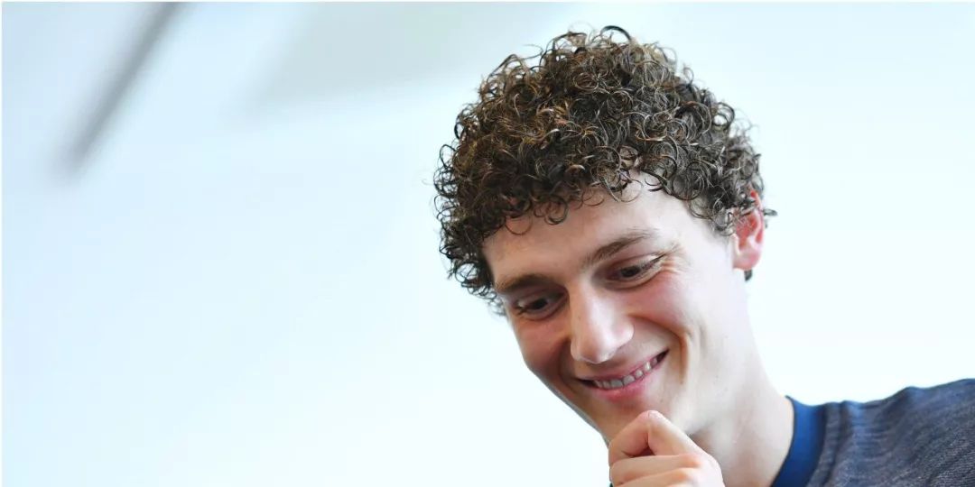 一起熬夜看世界杯,咱看的不是球,而是