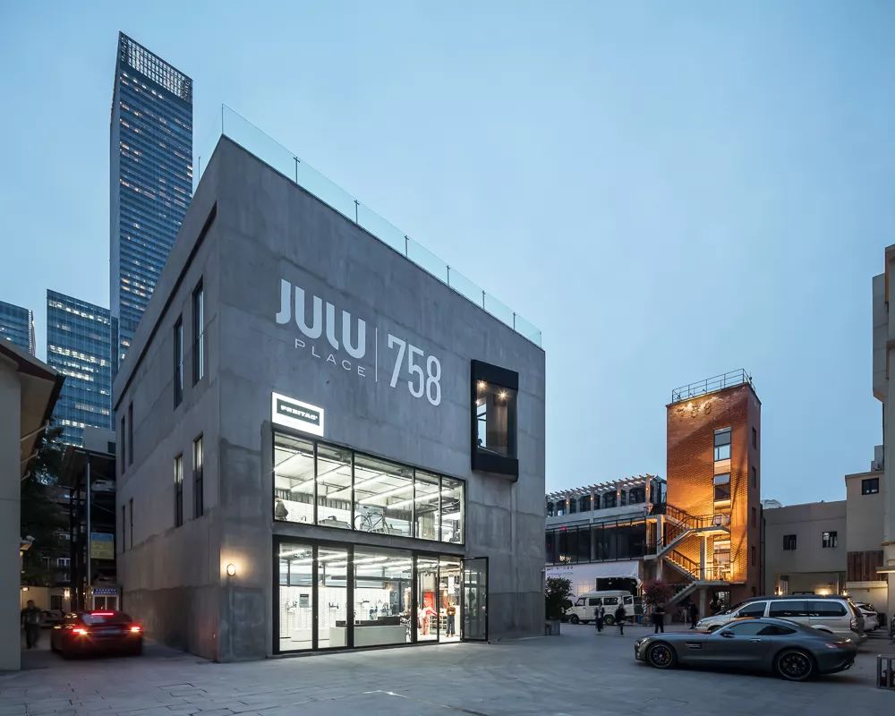 11月18日才刚揭幕的巨鹿路758号,就像是一个"多面体".