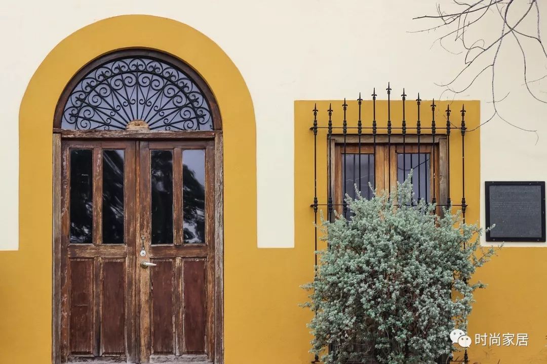 如果说建筑是一本书,阅读它就应该从"门"开始