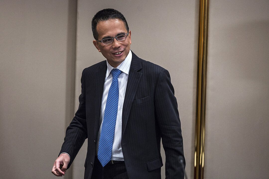 继承者李泽钜戴其冠承其重