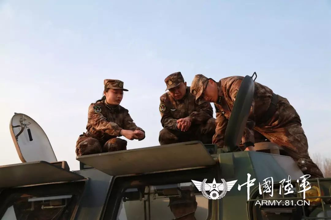 陆军后勤部百余干部在铁甲轰鸣中寻找答案