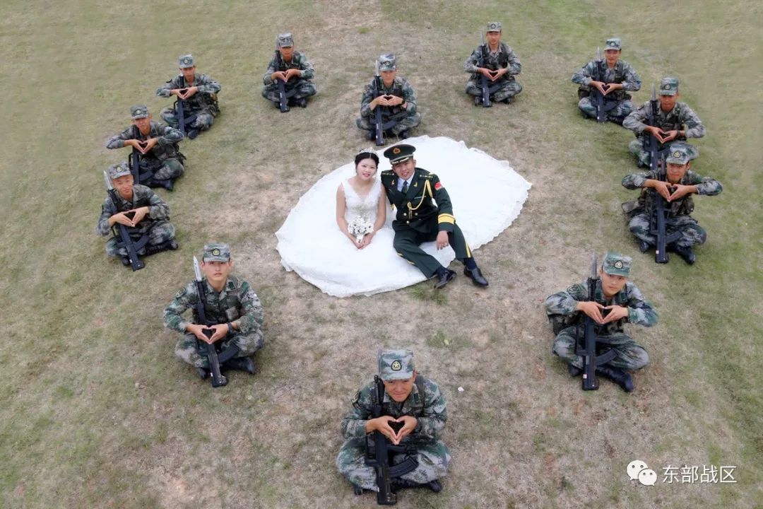 婚纱配军装"醉美"!让浪漫与忠诚汇聚军营