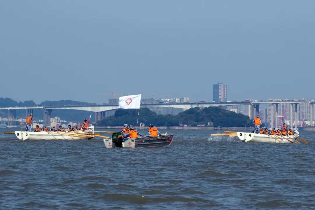 95后新兵舢舨比赛热血场面不容错过