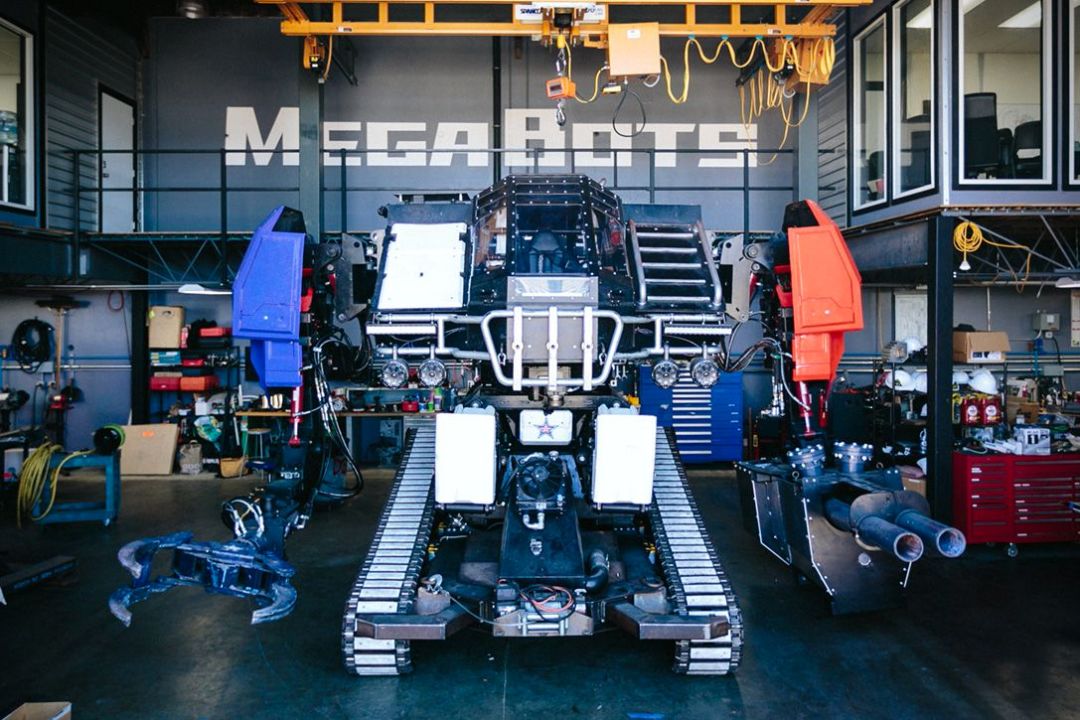 8 米;伟大的擎天柱大哥,9 米,著名 srpg 游戏《前线任务》中的真实系