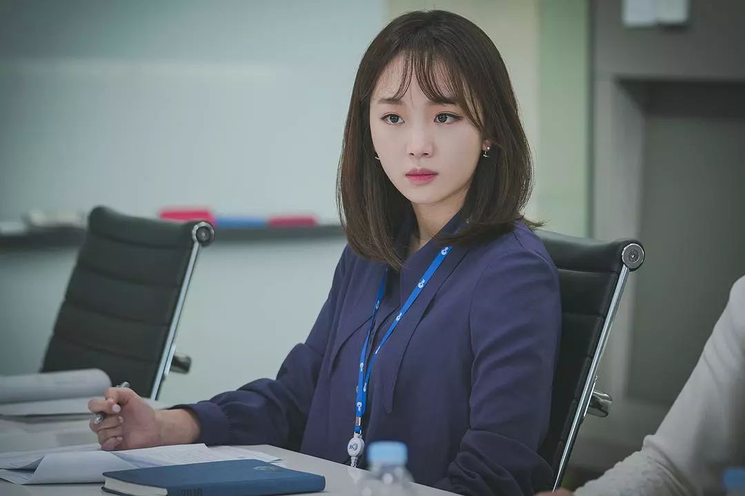 面对后辈韩智苑对主播位置虎视眈眈的野心,高惠兰四两拨千斤就摆平而