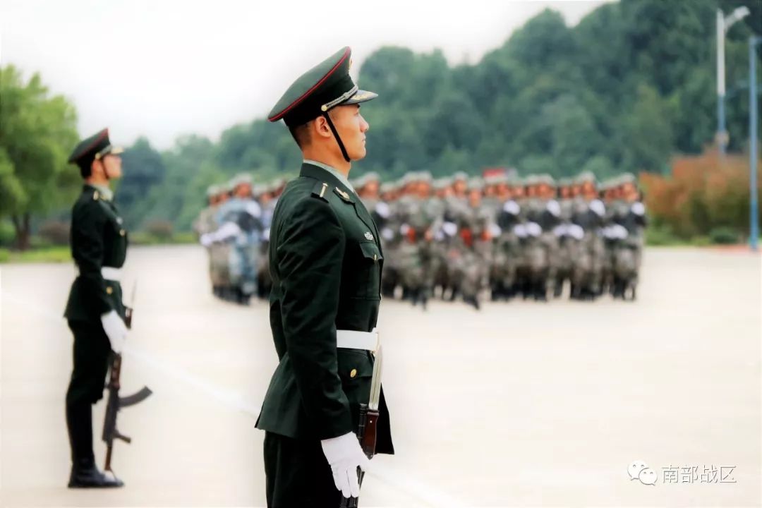 "六个动作",兵哥教你如何拥有挺拔军姿【军营老司机第25期】