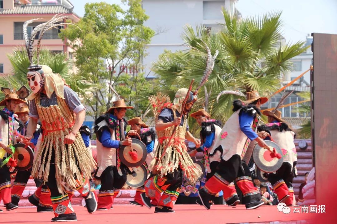 祭祀性舞蹈,每年农历正月初八至十五日,彝族"罗罗人"都要进行接虎跳虎