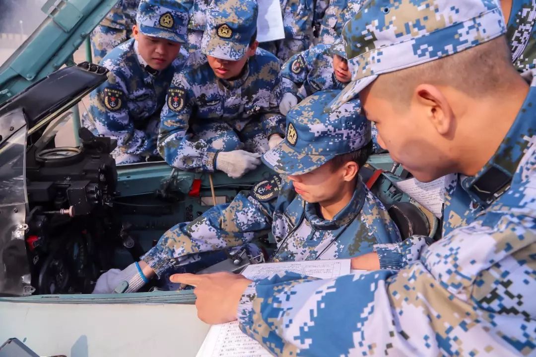 海军航空大学初级预选士官毕业请检阅