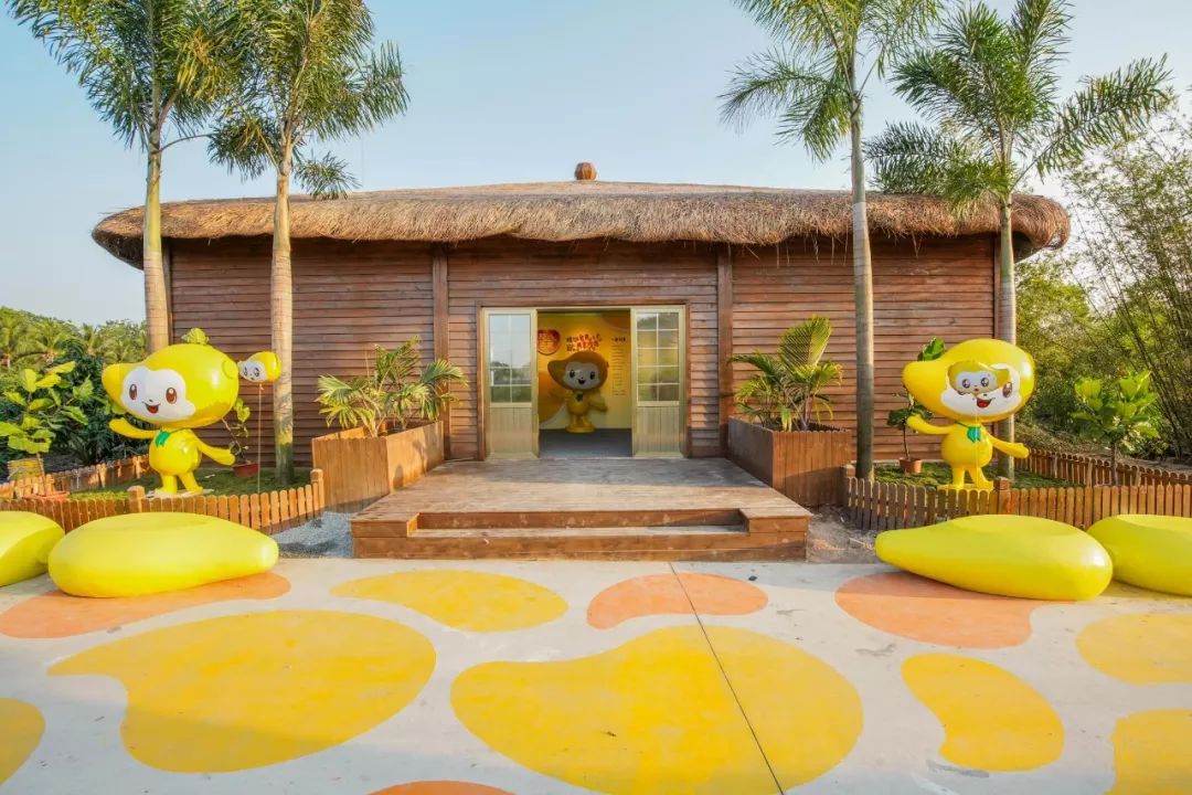 此外,在芒果乐园中,无重力儿童游乐设施吸引了很多小朋友前来,滑滑梯