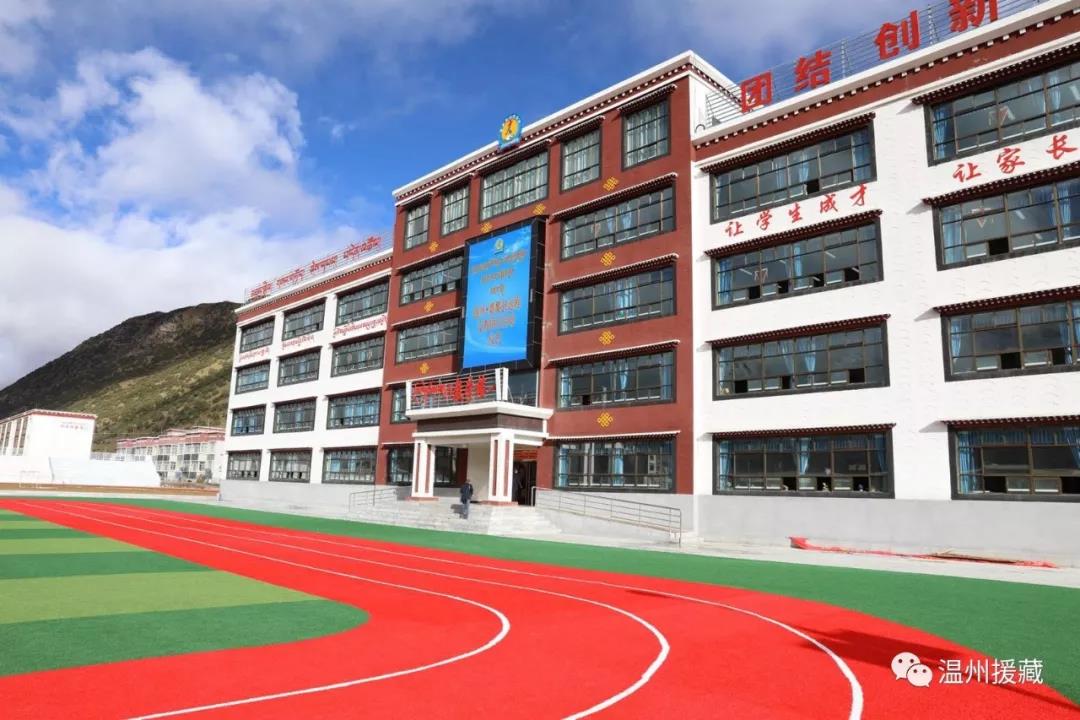 近年来,在多批浙江援藏团队的努力下,相继建成了嘉黎县中学行政楼