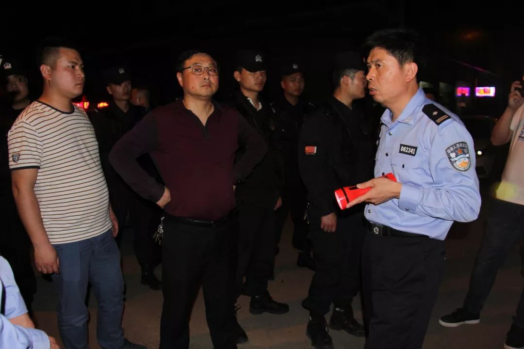 岭中心派出所巡特警队联合邵东县宋家塘街道办事处开展扫黄专项行动