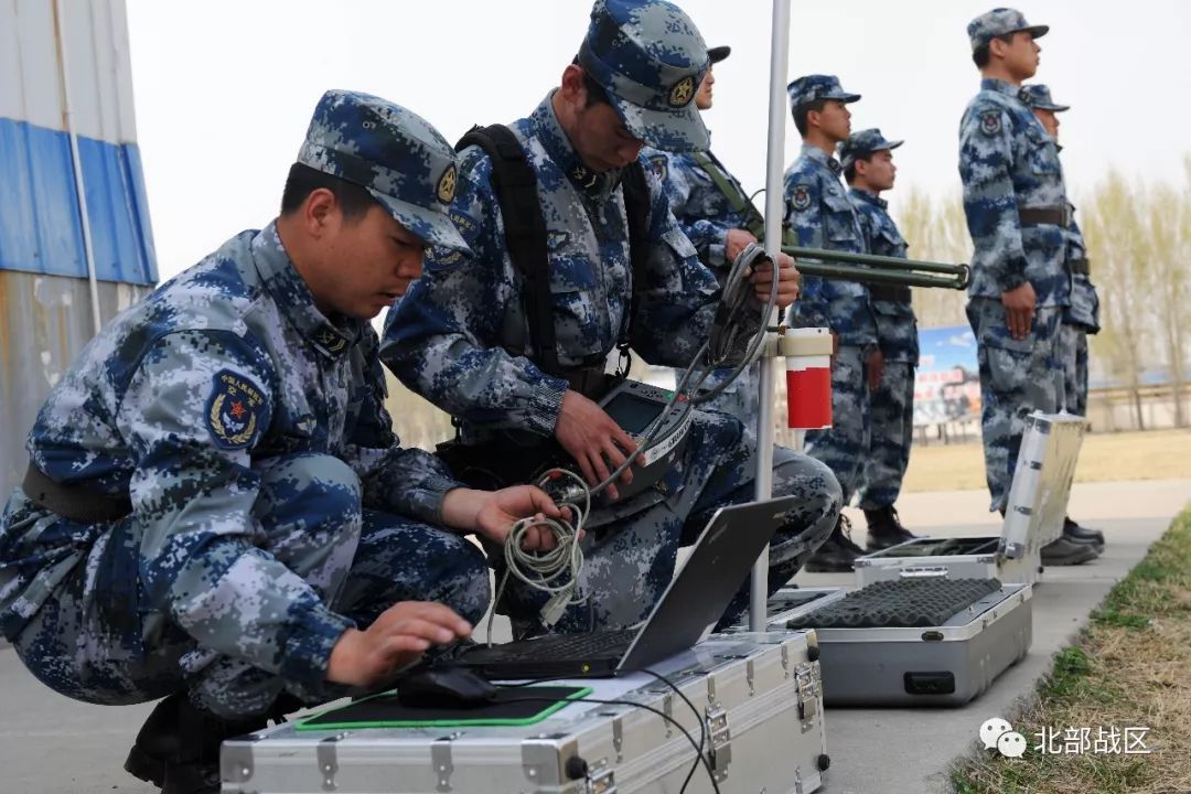 聚焦实战:北部战区空军某训练基地在实战环境中开展教学活动