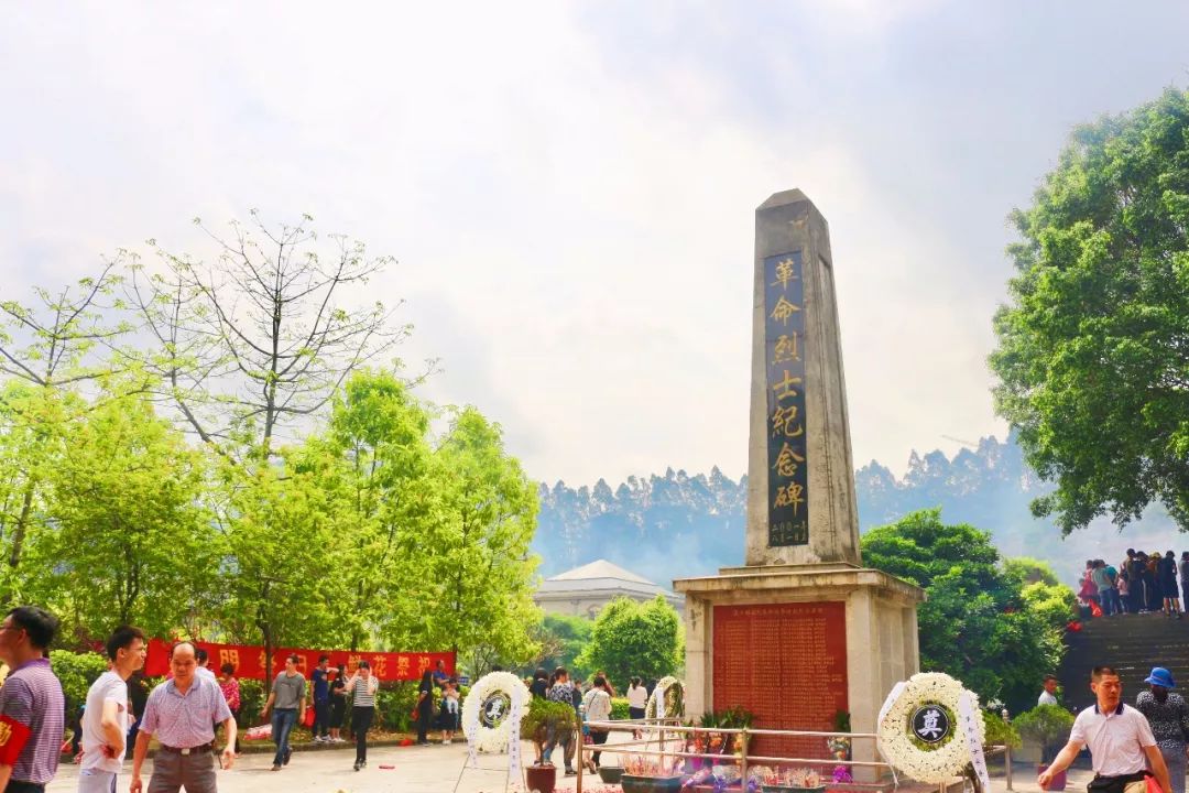 正清当日,公信君在早上9点多时来到了里水永乐园,发现此时墓园已经