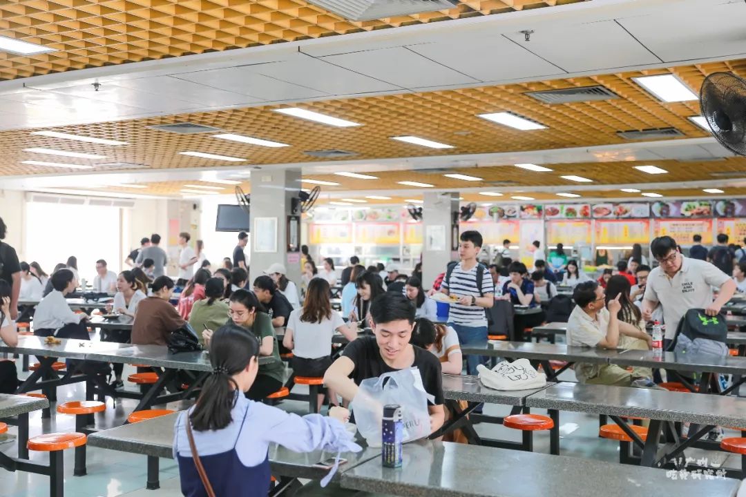 看看别人学校的饭堂星海音乐学院行走的荷尔蒙它是广州高校的颜值担当