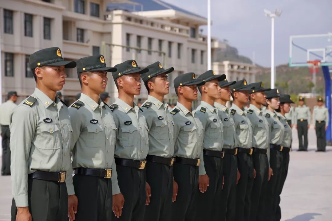 这两位"95后"特战女兵可真牛!