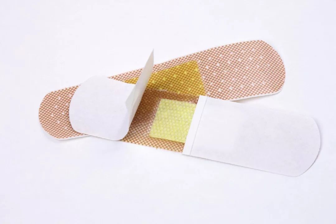 创可贴也有高仿使用了这种产品有可能导致伤口感染