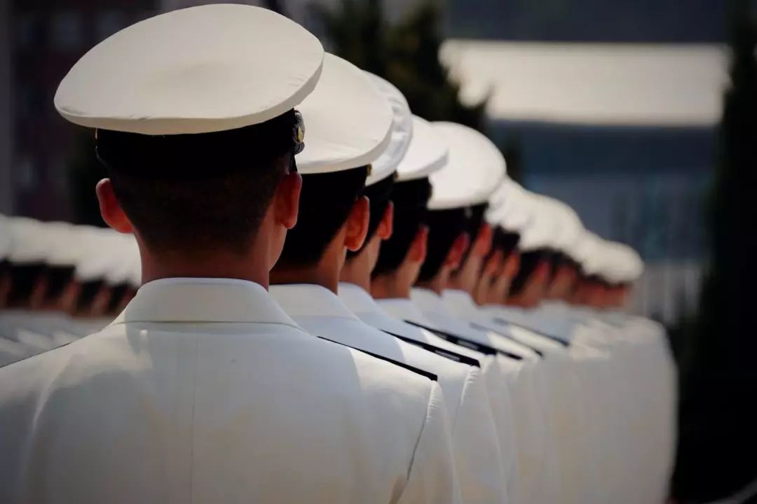 浪花白组成的千人大方队震撼来袭|海军|方队|舰艇_新浪新闻