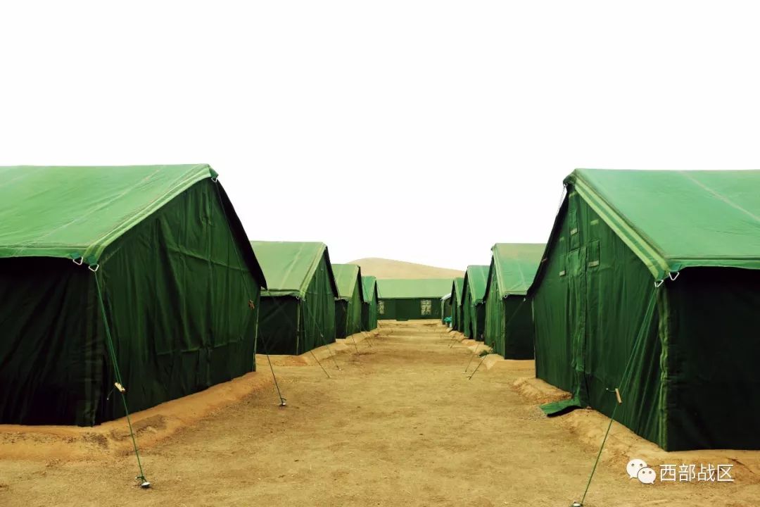 一夜之间,驻训营区骤降大雪……|官兵|营区|战士_新浪军事_新浪网