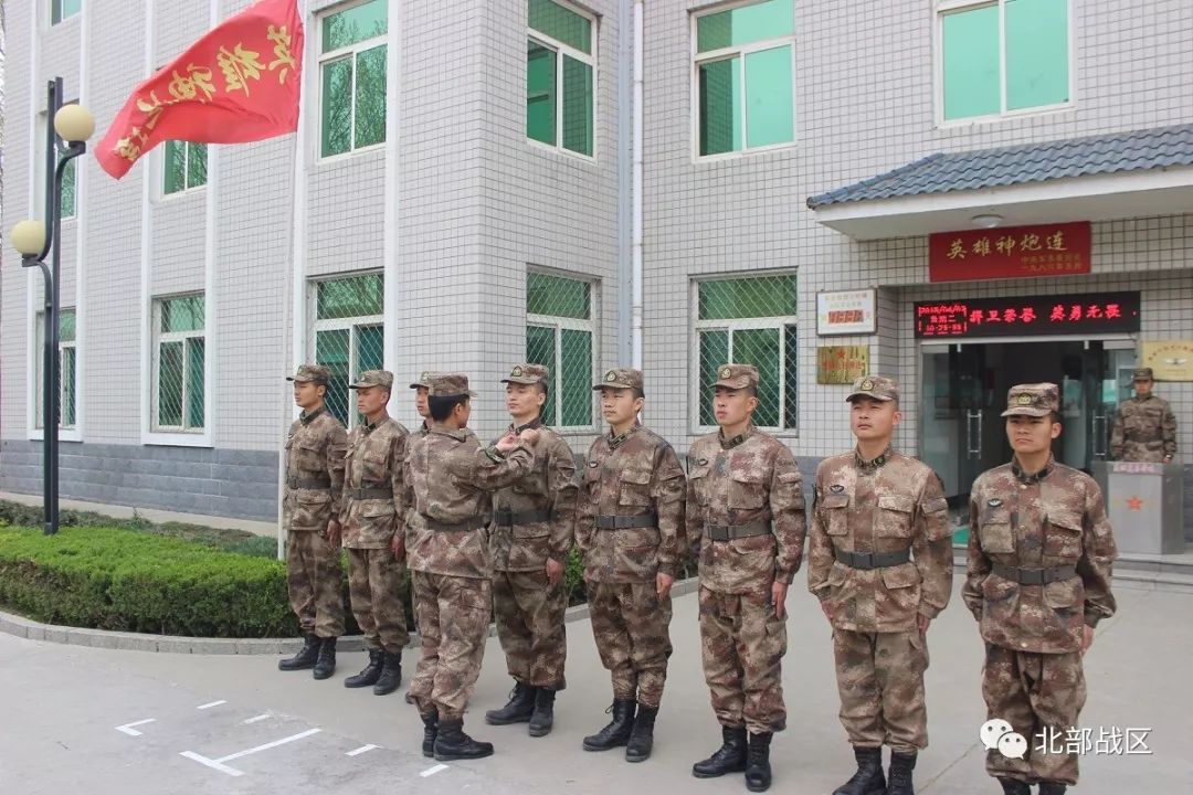 这个旅的两名少校下连当兵,掀起阵阵精武风!|少校|连队|列兵_新浪军事_新浪网