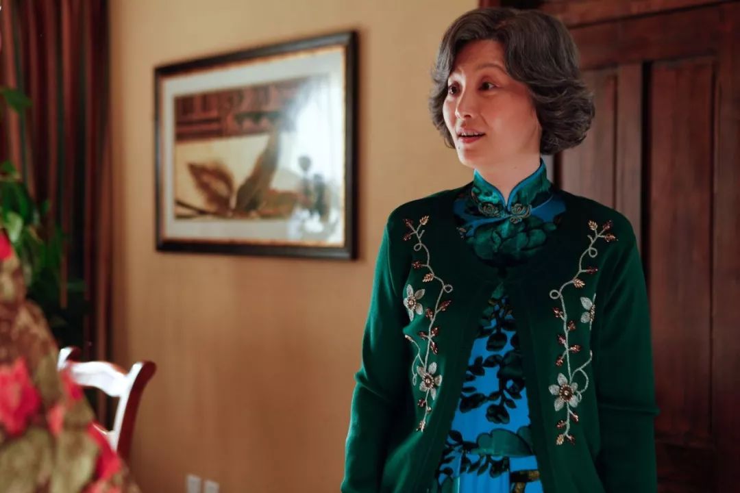 电影《全球热恋》中徐帆"老年妆"她本是炙手可热的中戏才女,毕业